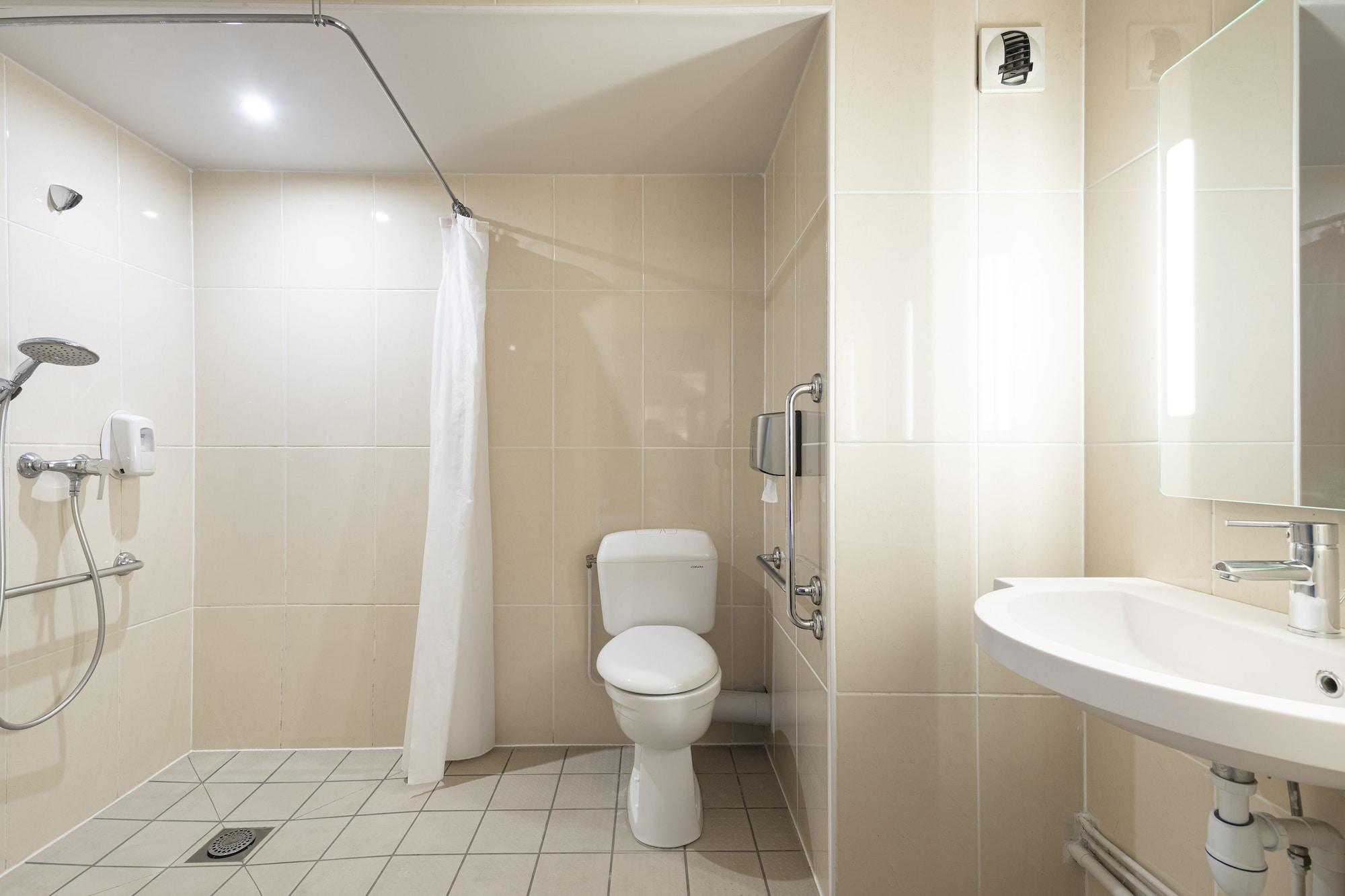 B&B Hotel Lyon Centre Monplaisir Bagian luar foto