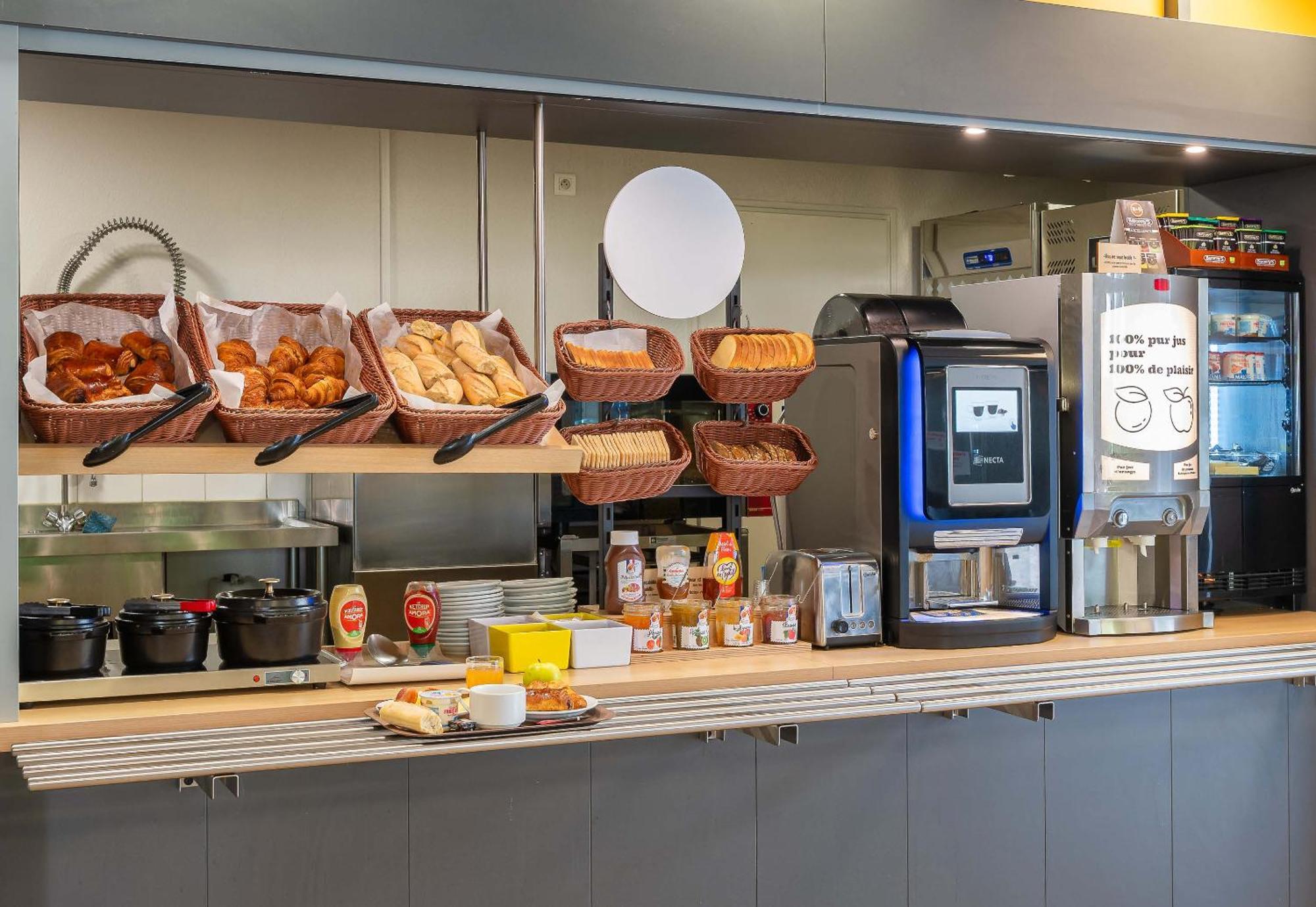 B&B Hotel Lyon Centre Monplaisir Bagian luar foto